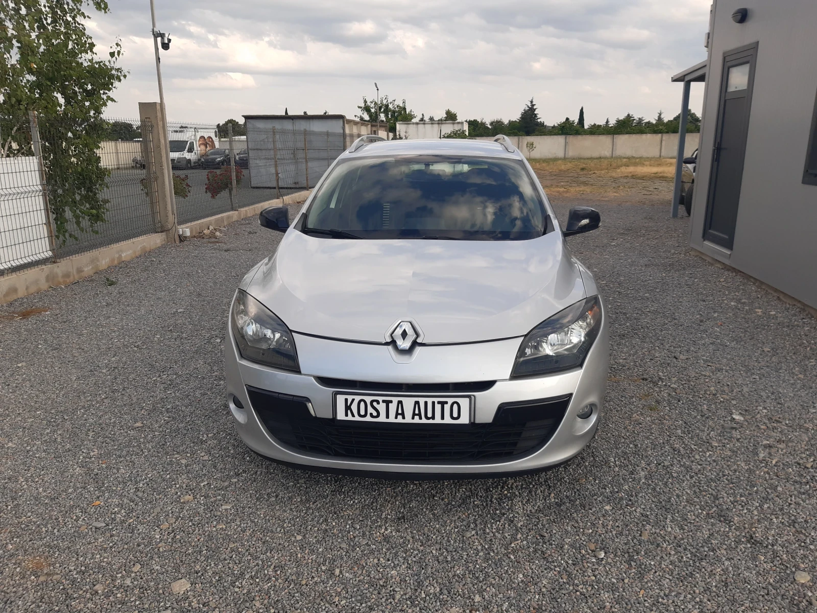 Renault Megane КАТО НОВ - изображение 10