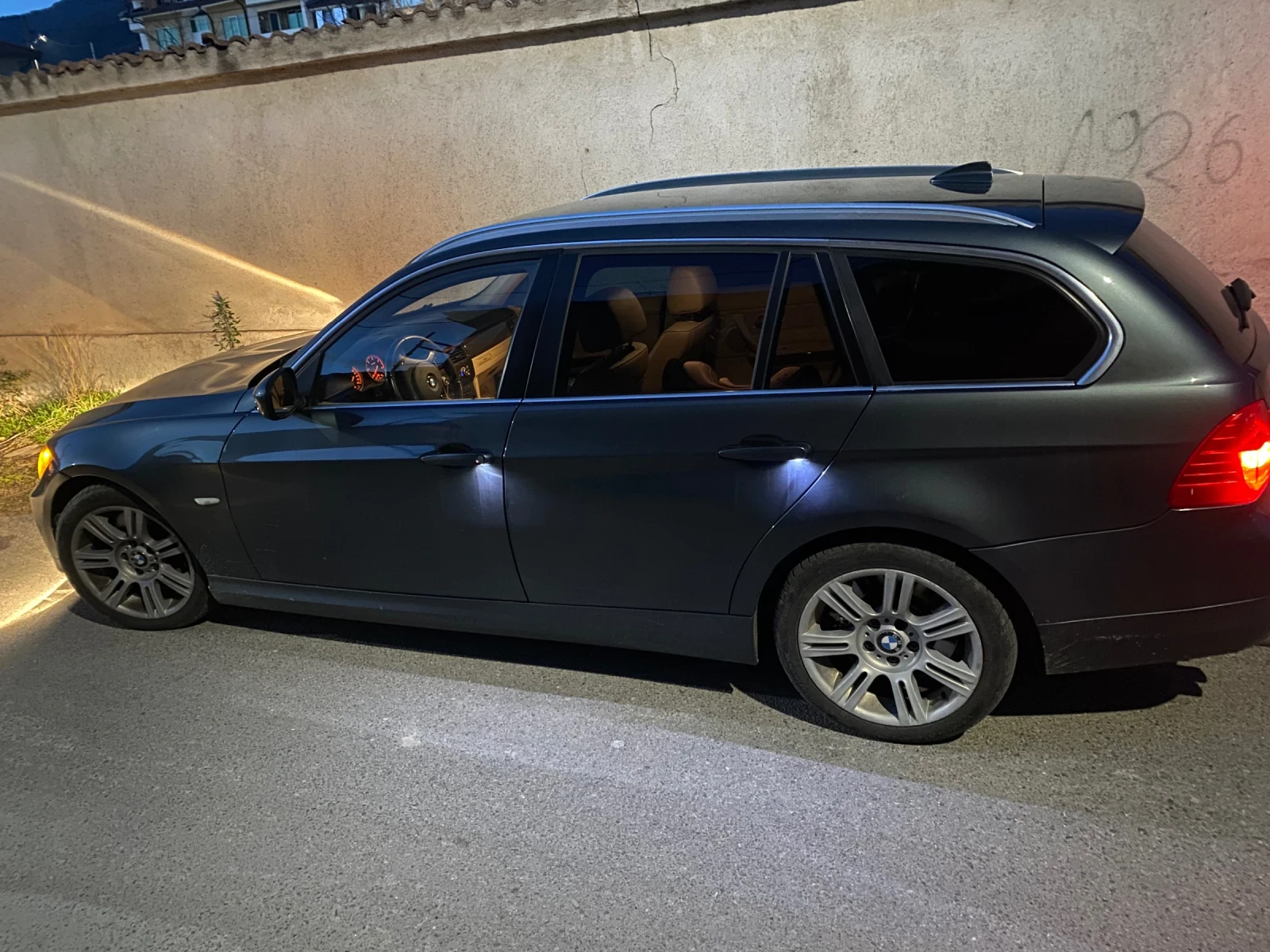 BMW 330 E91 LCI RWD, снимка 11 - Автомобили и джипове - 53637286