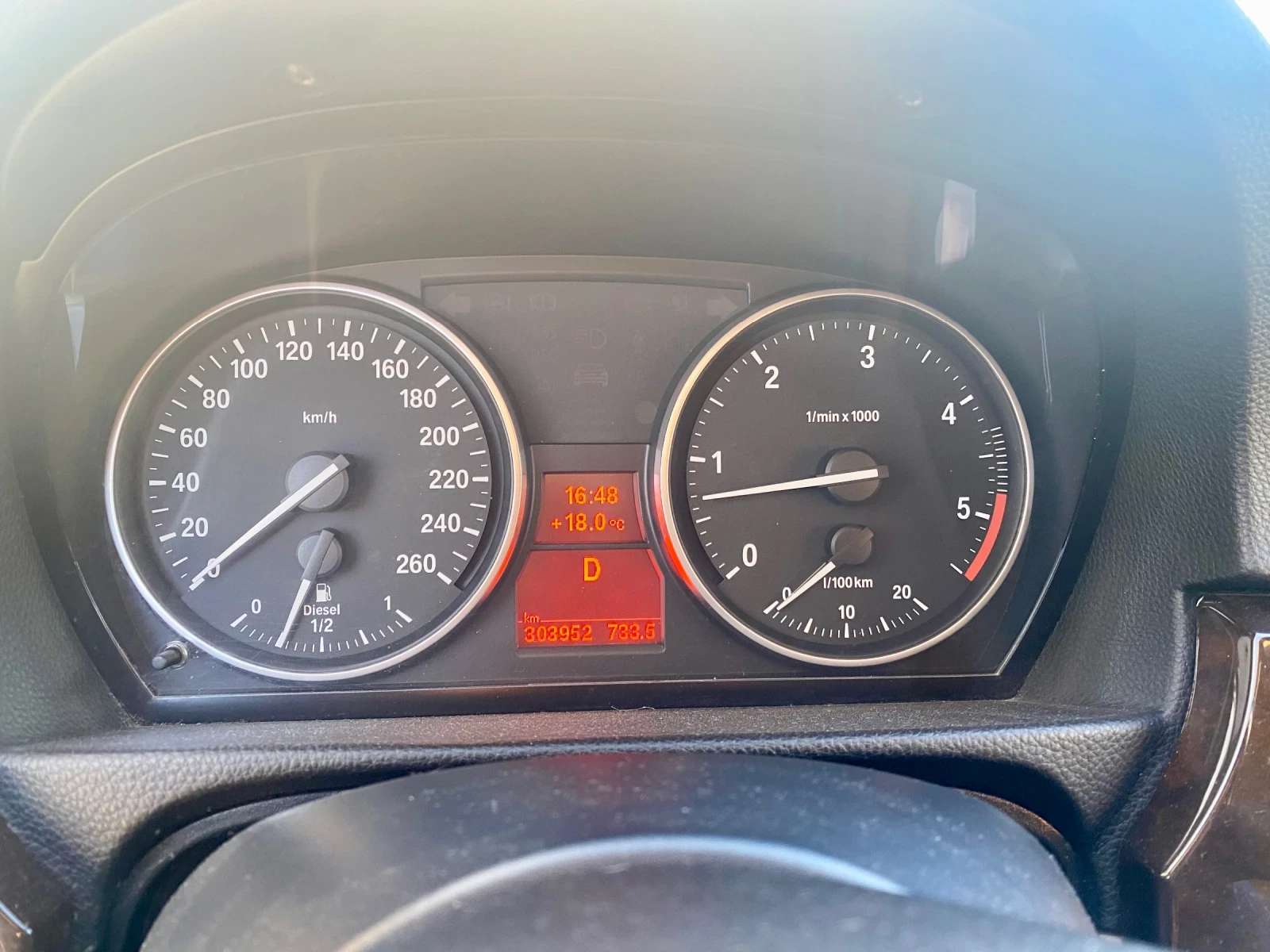 BMW 330 E91 LCI RWD, снимка 13 - Автомобили и джипове - 53637286