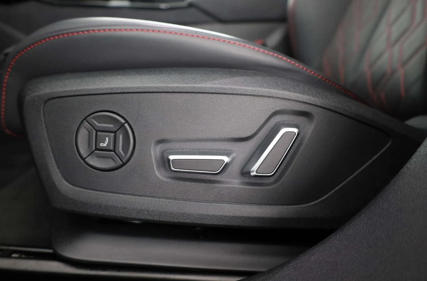 Audi S6 E-TRON/SPORTBACK/EDITION ONE/B&O/PANO/360/HEAD UP/ - изображение 5