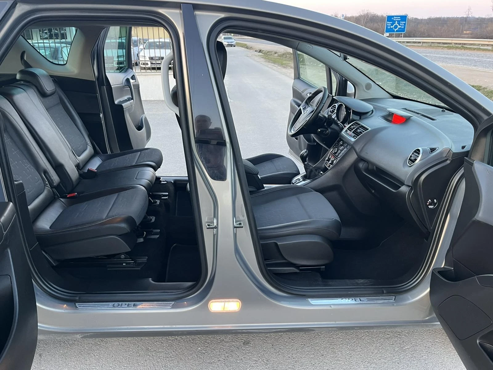 Opel Meriva 1.3ECOFLEX 95кс КЛИМАТРОНИК АВТОПИЛОТ ВНОС ИТАЛИЯ, снимка 12 - Автомобили и джипове - 53819136