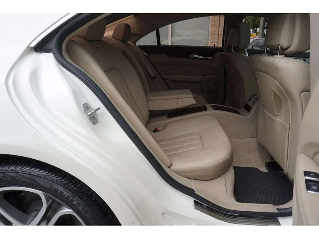 Mercedes-Benz CLS 500 550/4MATIC/Massage/Cooled Seats/Sunroof, снимка 15 - Автомобили и джипове - 54029949