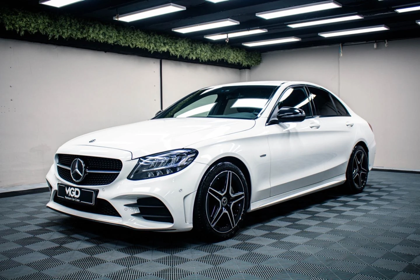 Mercedes-Benz C 220 AMG Line Night Edition, снимка 2 - Автомобили и джипове - 54348078