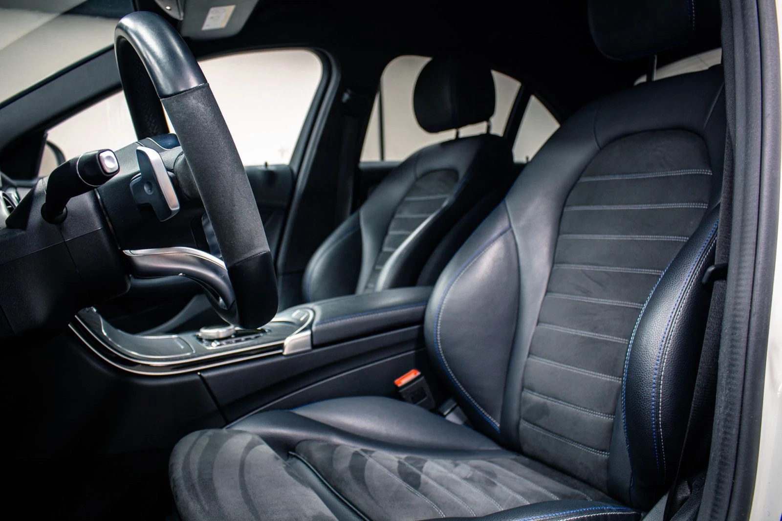 Mercedes-Benz C 220 AMG Line Night Edition, снимка 11 - Автомобили и джипове - 54348078