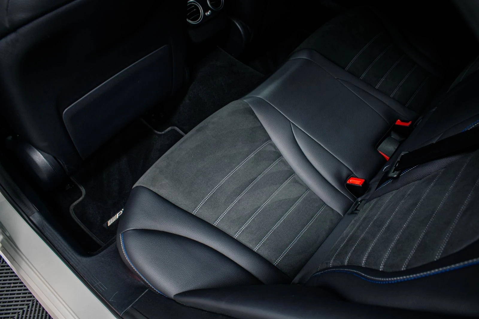 Mercedes-Benz C 220 AMG Line Night Edition, снимка 15 - Автомобили и джипове - 54348078