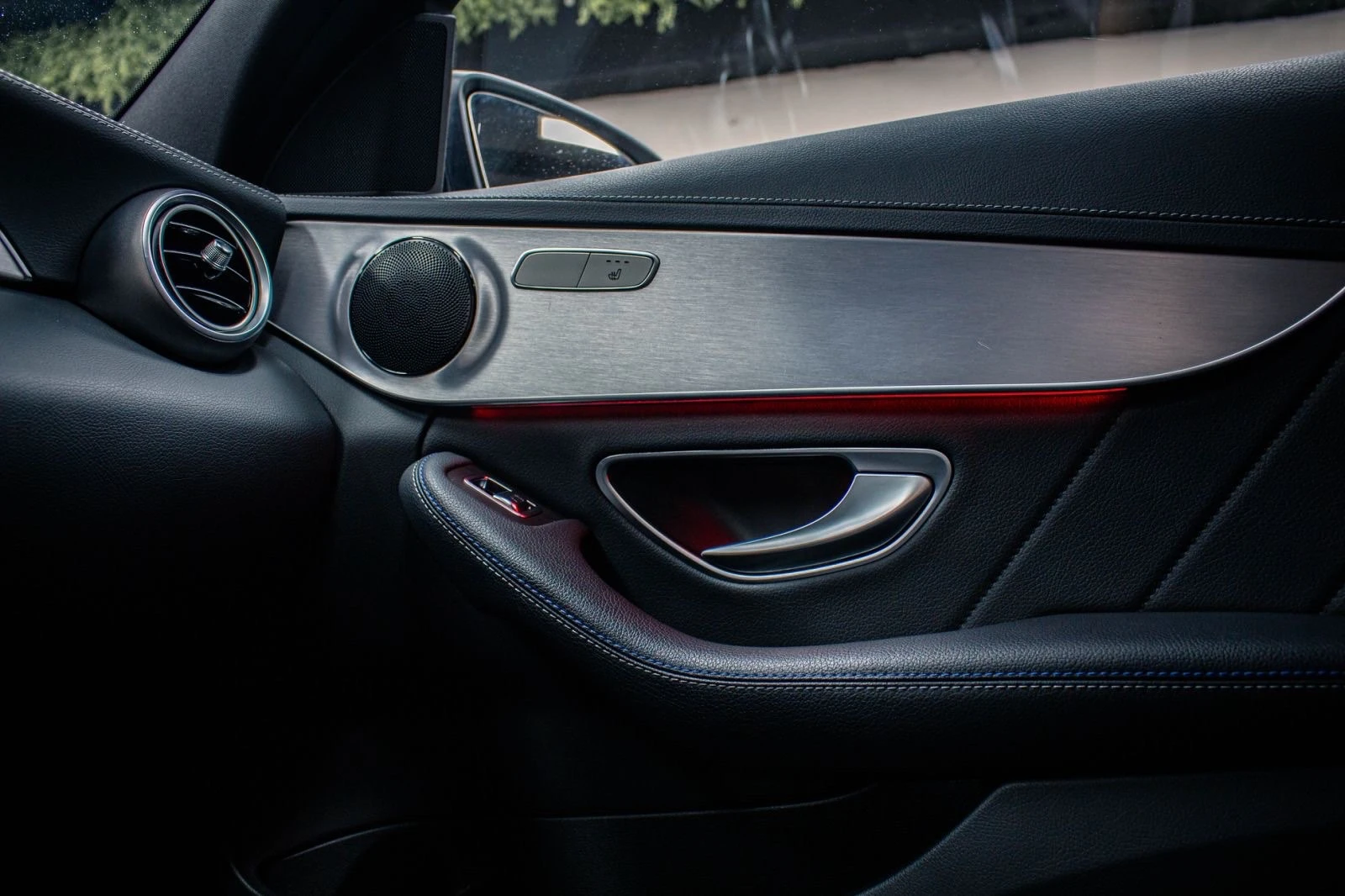 Mercedes-Benz C 220 AMG Line Night Edition, снимка 17 - Автомобили и джипове - 54348078