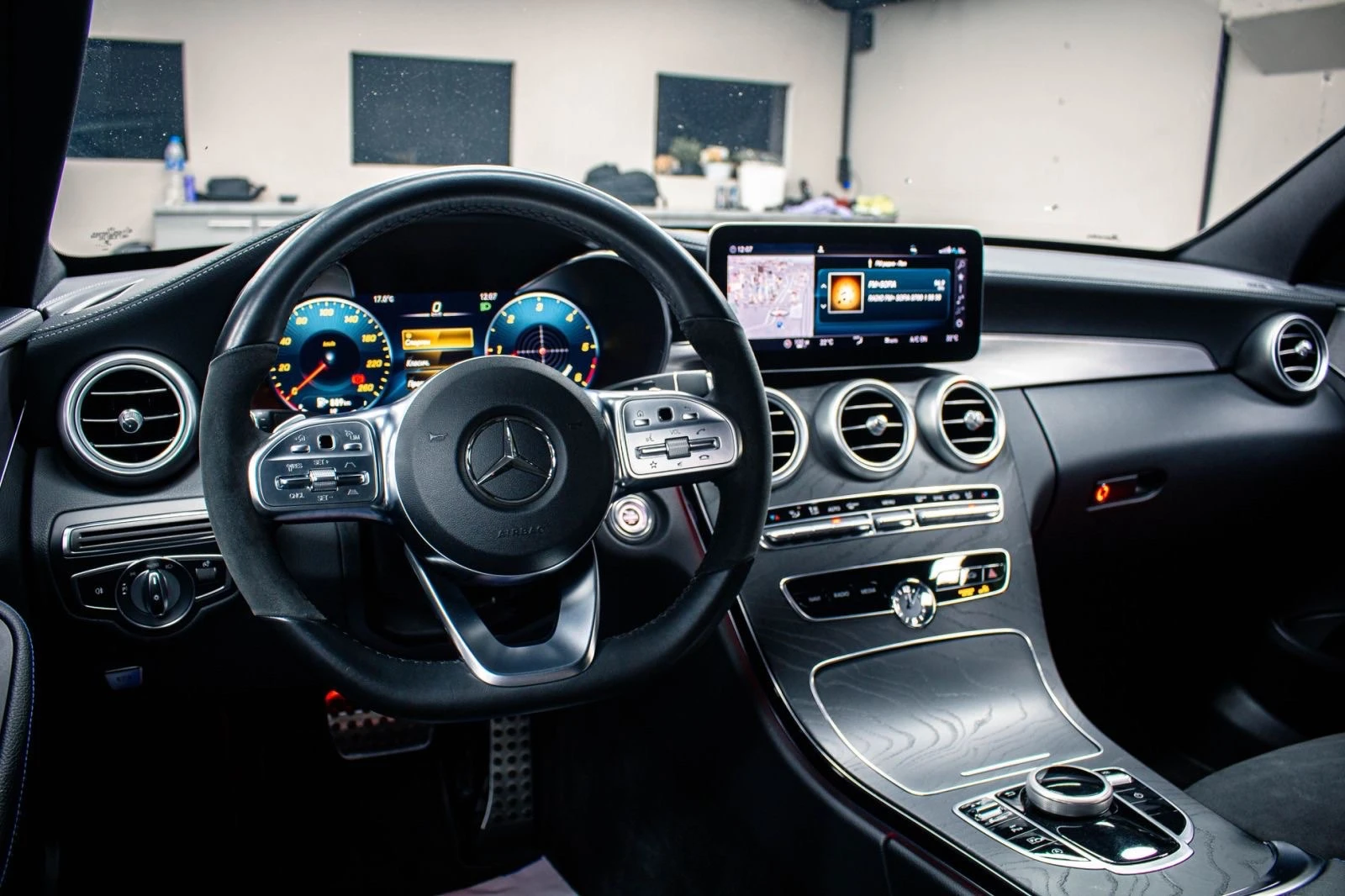 Mercedes-Benz C 220 AMG Line Night Edition, снимка 9 - Автомобили и джипове - 54348078