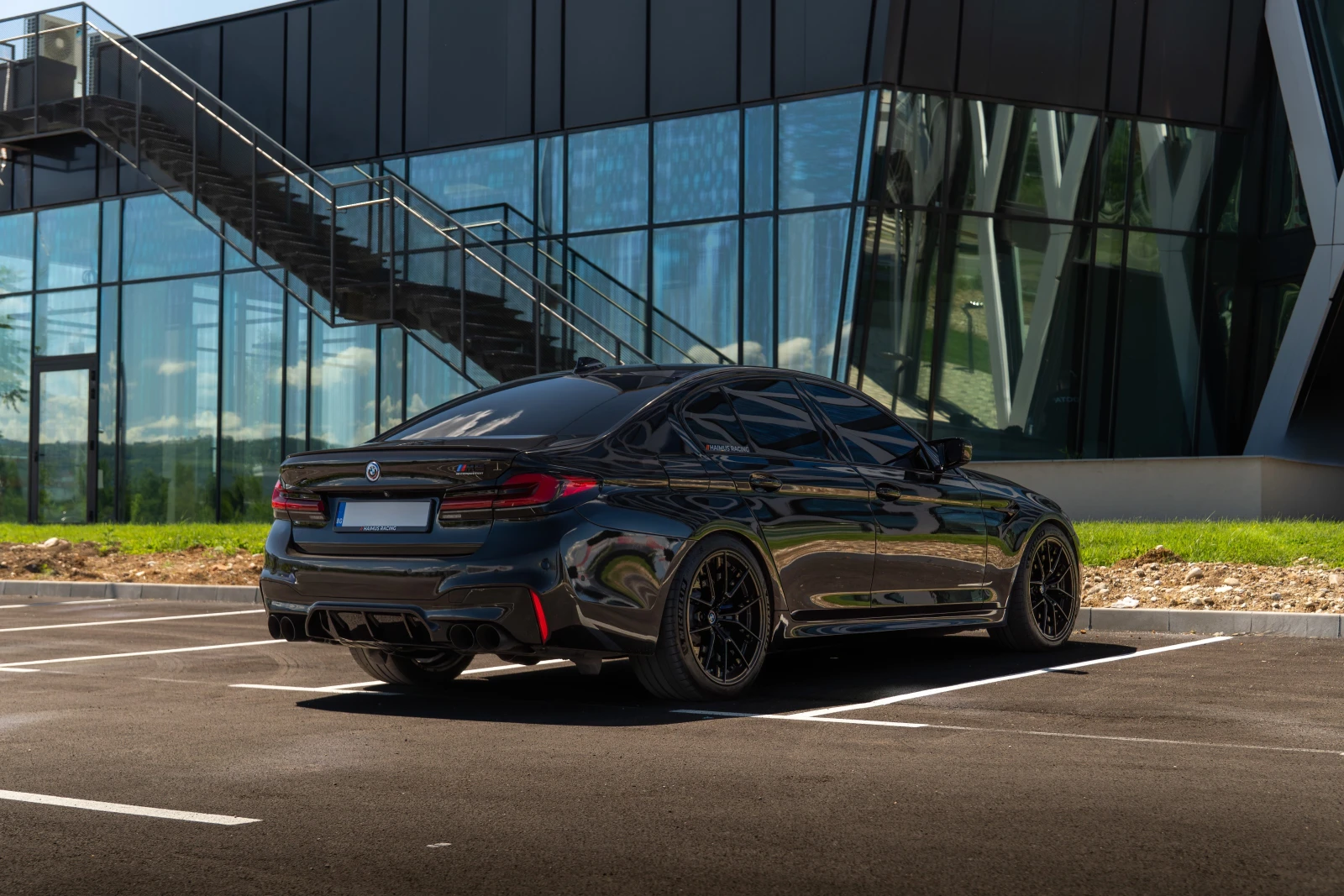 BMW M5 F90/Night Vision/3xTV/ACC/ALL, снимка 6 - Автомобили и джипове - 54953477