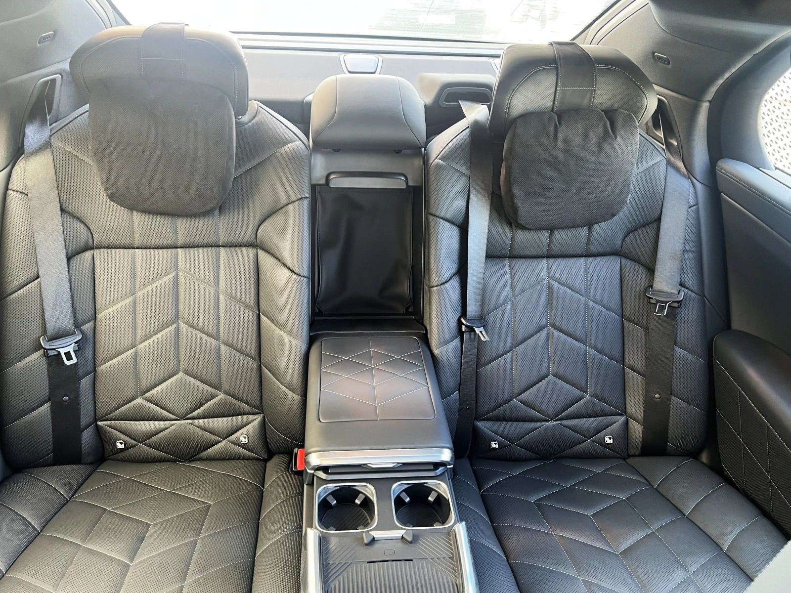 BMW i7 xDrive60/INDIVIDUAL/HEAD UP/360 /LOUNGE, снимка 14 - Автомобили и джипове - 55282443