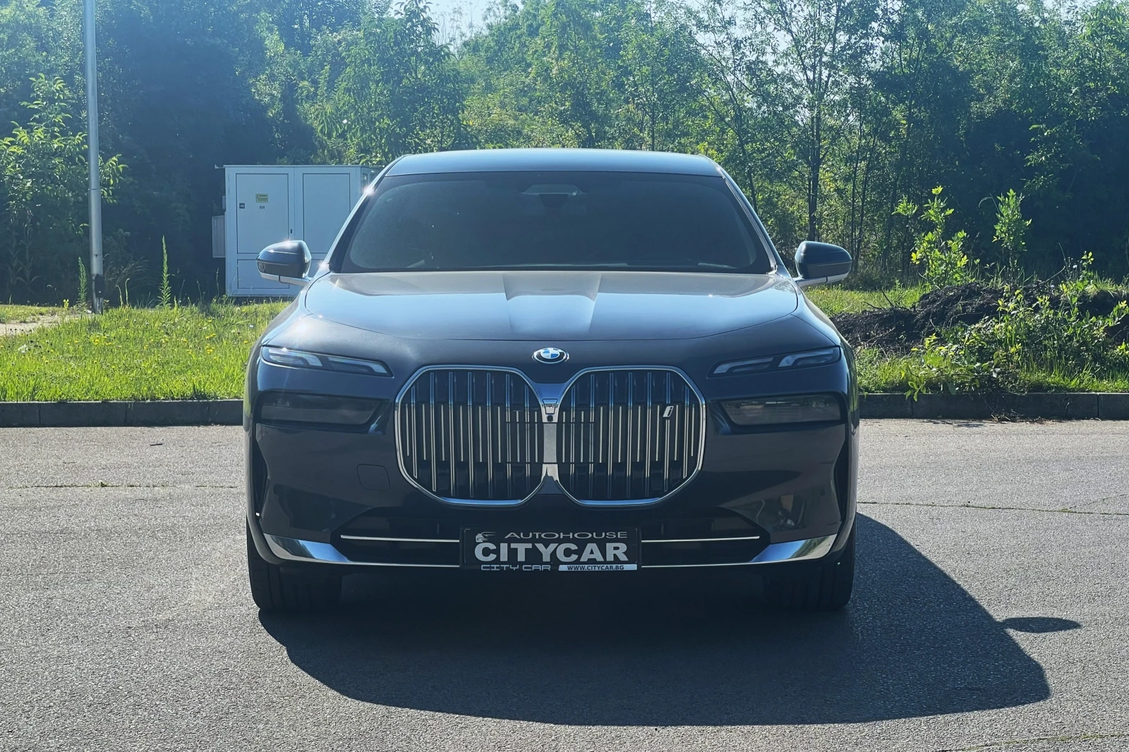 BMW i7 xDrive60/INDIVIDUAL/HEAD UP/360 /LOUNGE, снимка 2 - Автомобили и джипове - 55282443