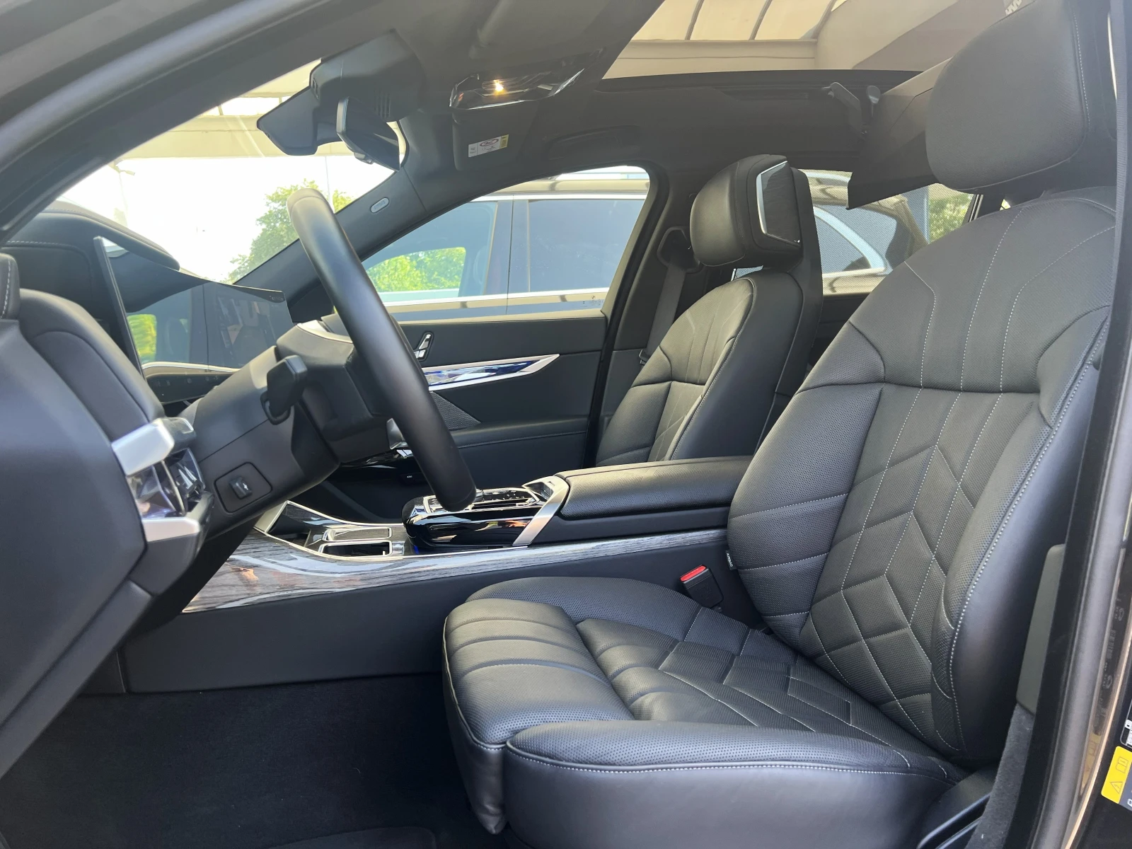 BMW i7 xDrive60/INDIVIDUAL/HEAD UP/360 /LOUNGE, снимка 9 - Автомобили и джипове - 55282443