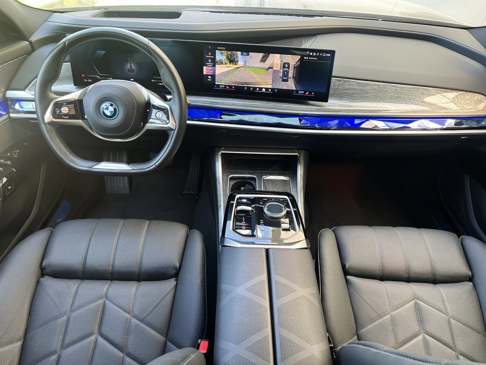 BMW i7 xDrive60/INDIVIDUAL/HEAD UP/360 /LOUNGE, снимка 10 - Автомобили и джипове - 55282443