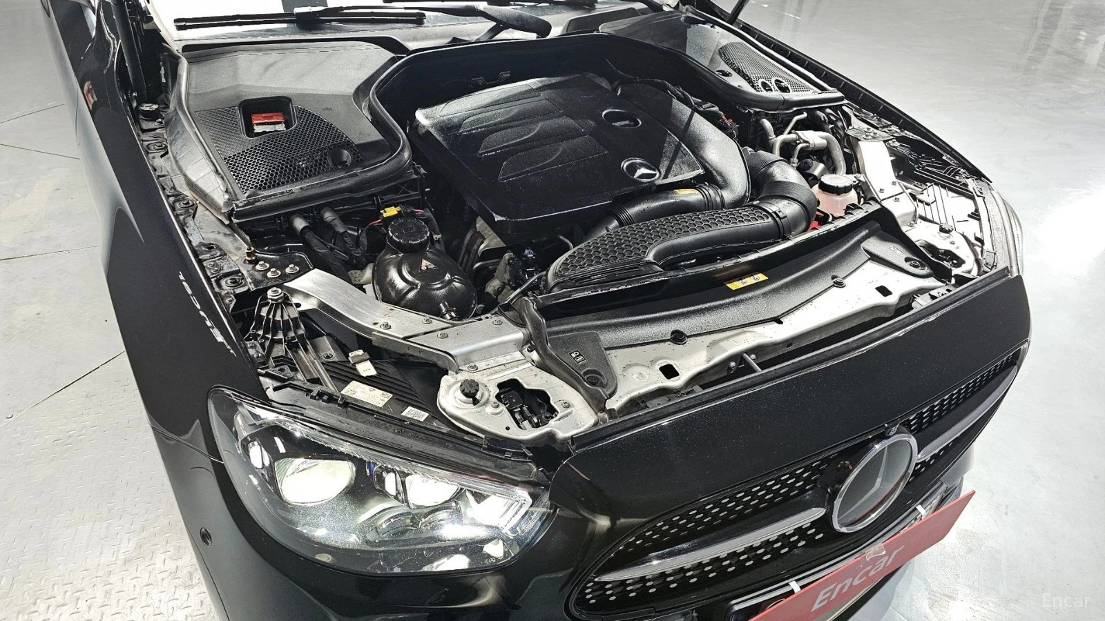 Mercedes-Benz E 350 4MATIC/AMG-LINE/PANOROOF/360VIEW/DRIVE-ASSISTS, снимка 15 - Автомобили и джипове - 55432139