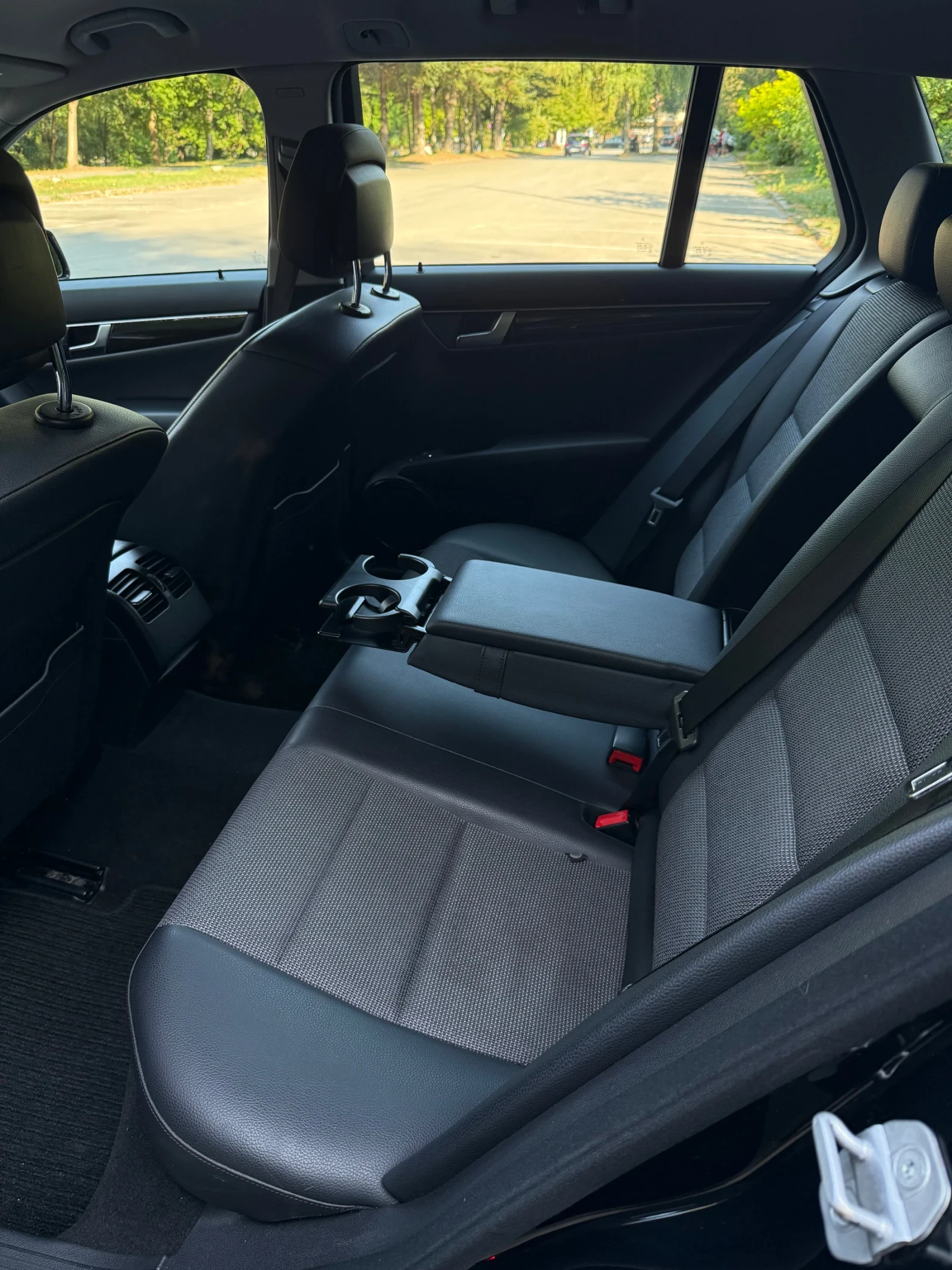 Mercedes-Benz C 250 Avantgarde 204 к.с., снимка 10 - Автомобили и джипове - 55658779