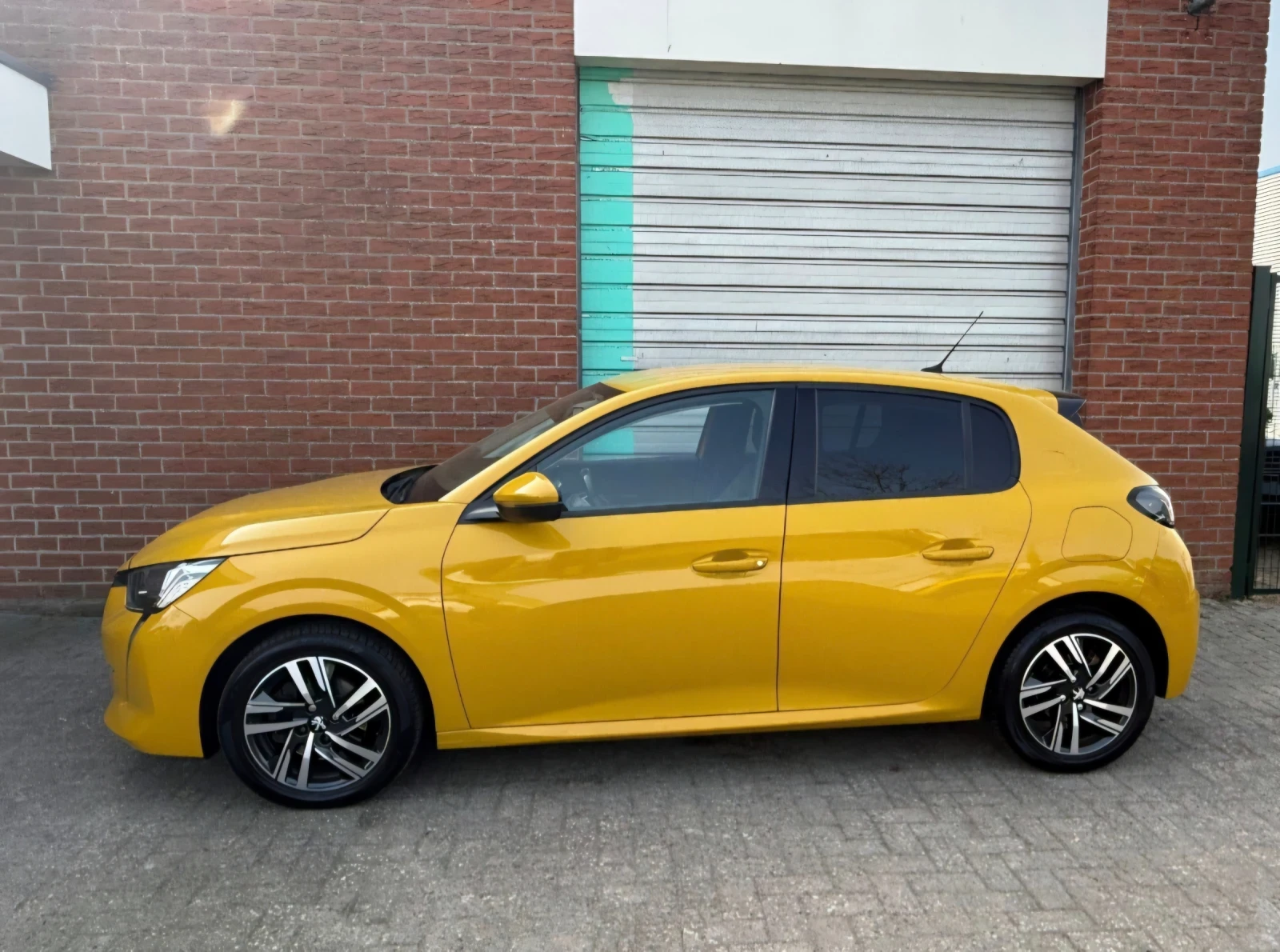 Peugeot 208 1.5HDI , снимка 4 - Автомобили и джипове - 55895122