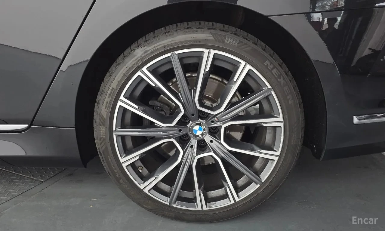 BMW 740 Li xDrive M Sport Package * АВТОКРЕДИТ * , снимка 5 - Автомобили и джипове - 56073506