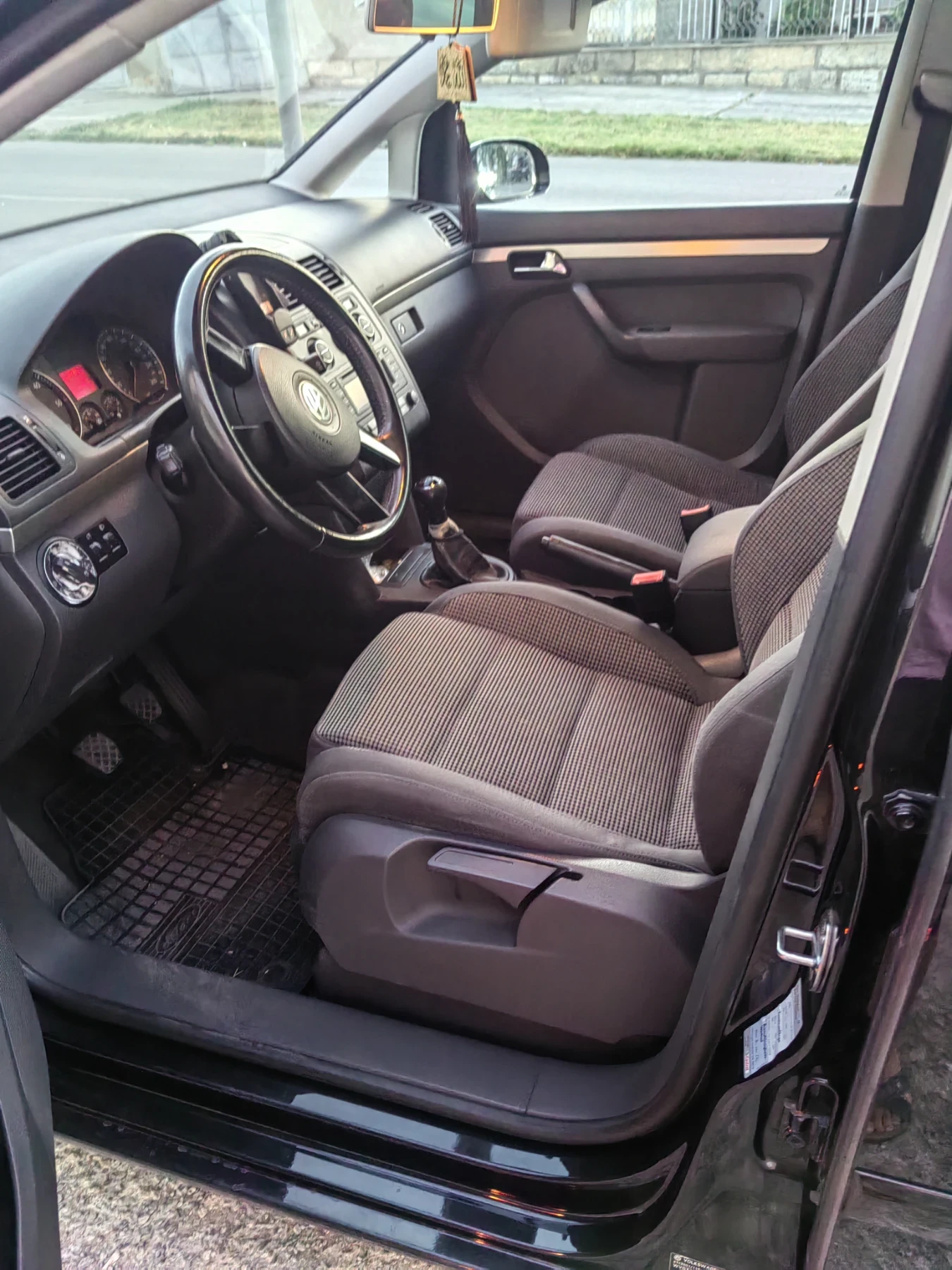 VW Touran VW TOURAN 2.0 tdi, снимка 7 - Автомобили и джипове - 56132232