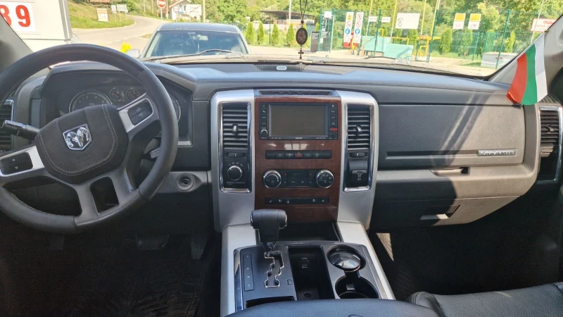Dodge RAM 1500 5.7 HEMI LAMARIE, снимка 4 - Автомобили и джипове - 52530429