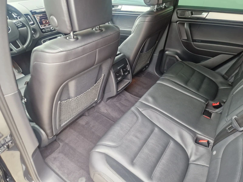 VW Touareg, снимка 12 - Автомобили и джипове - 52131426