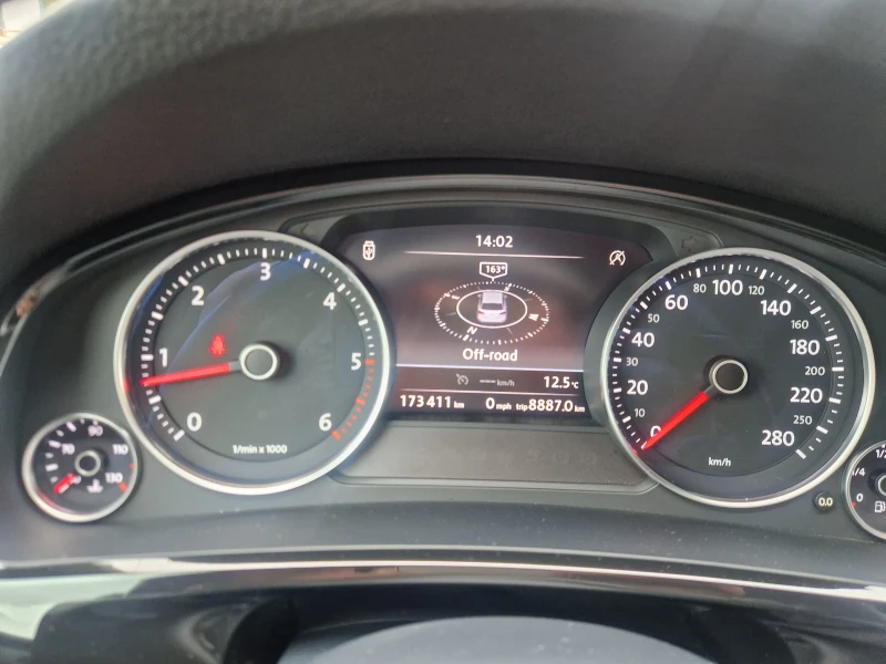 VW Touareg, снимка 5 - Автомобили и джипове - 52131426