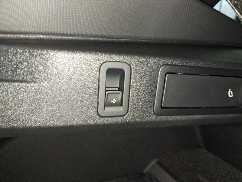 VW Tiguan 2.0 TDI R-LINE IQ.LIGHT BLACK STYLE 360, снимка 15 - Автомобили и джипове - 52474005