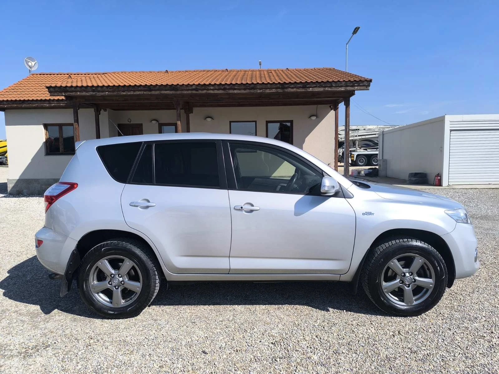 Toyota Rav4 2.2DD 4Х4 АВТОМАТИК - изображение 8