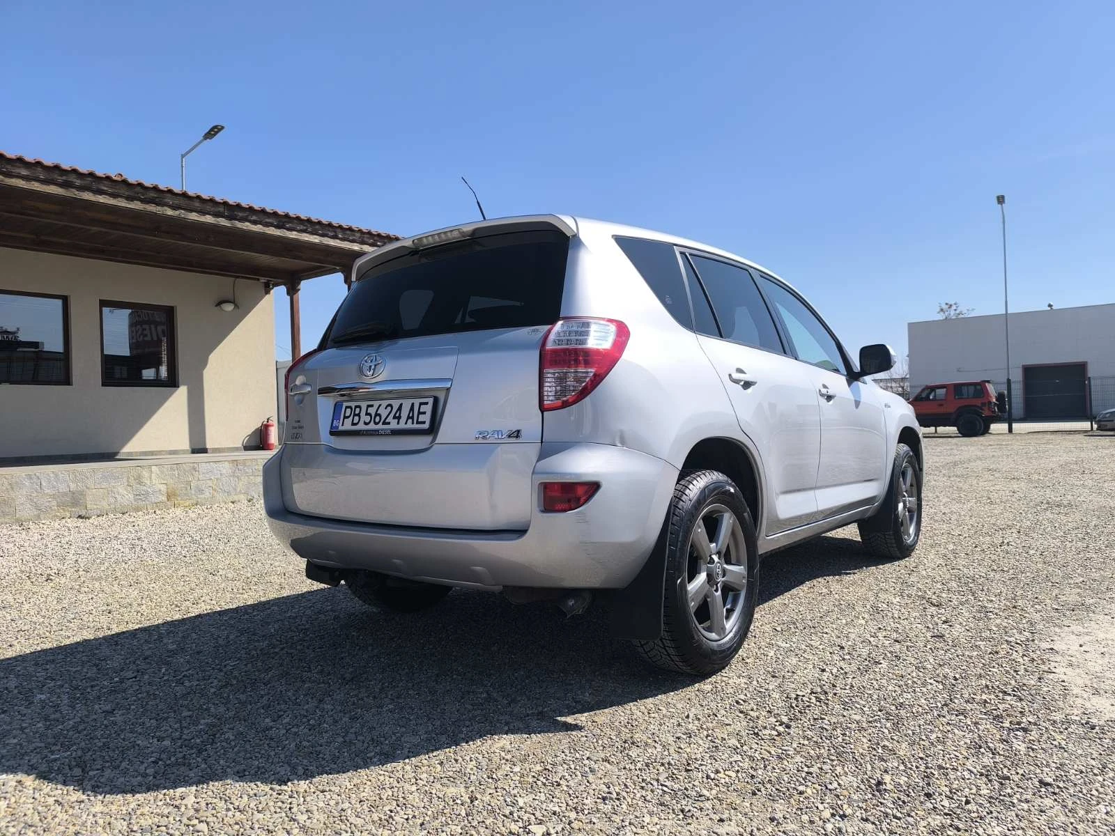 Toyota Rav4 2.2DD 4Х4 АВТОМАТИК - изображение 7