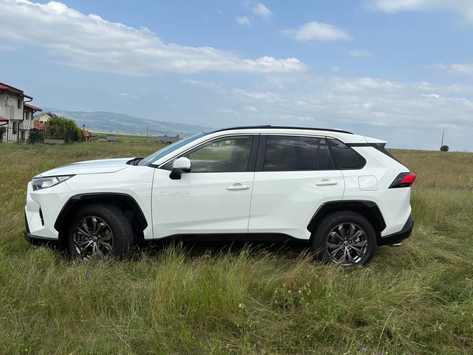 Toyota Rav4 2.5 HYBRID BLACK EDITION  - изображение 2