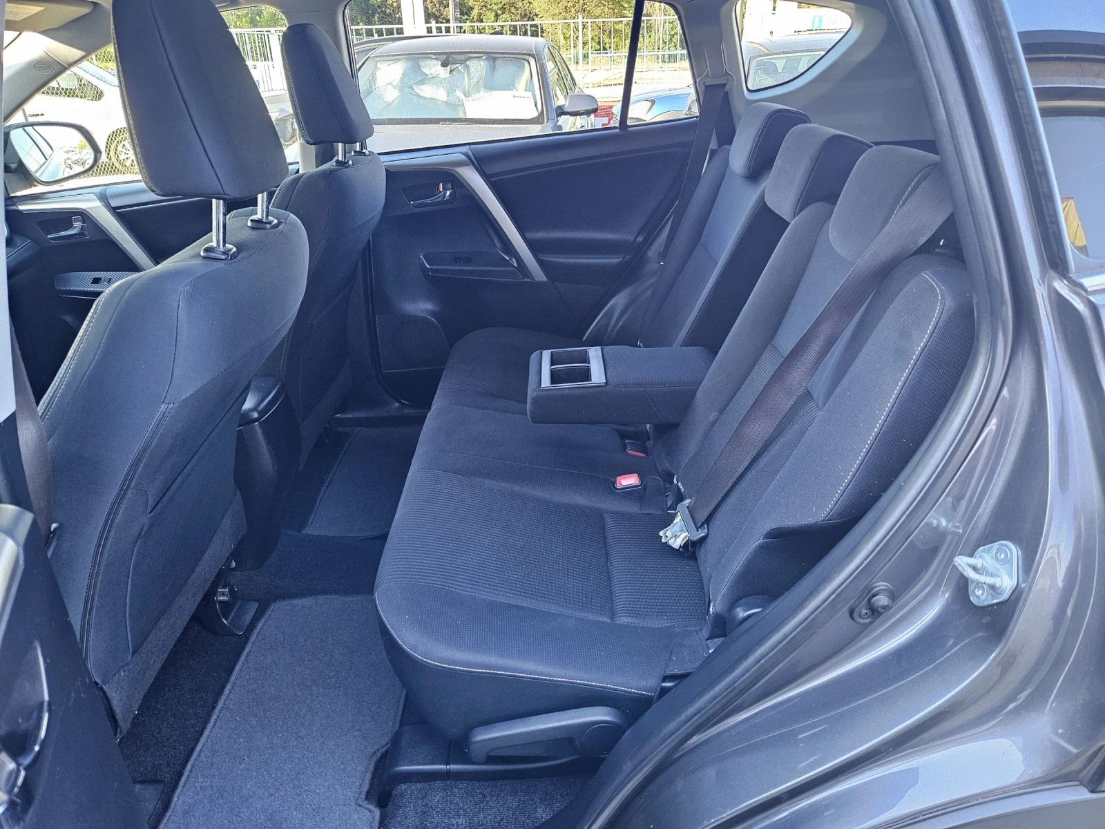 Toyota Rav4 2.0d4d - изображение 10