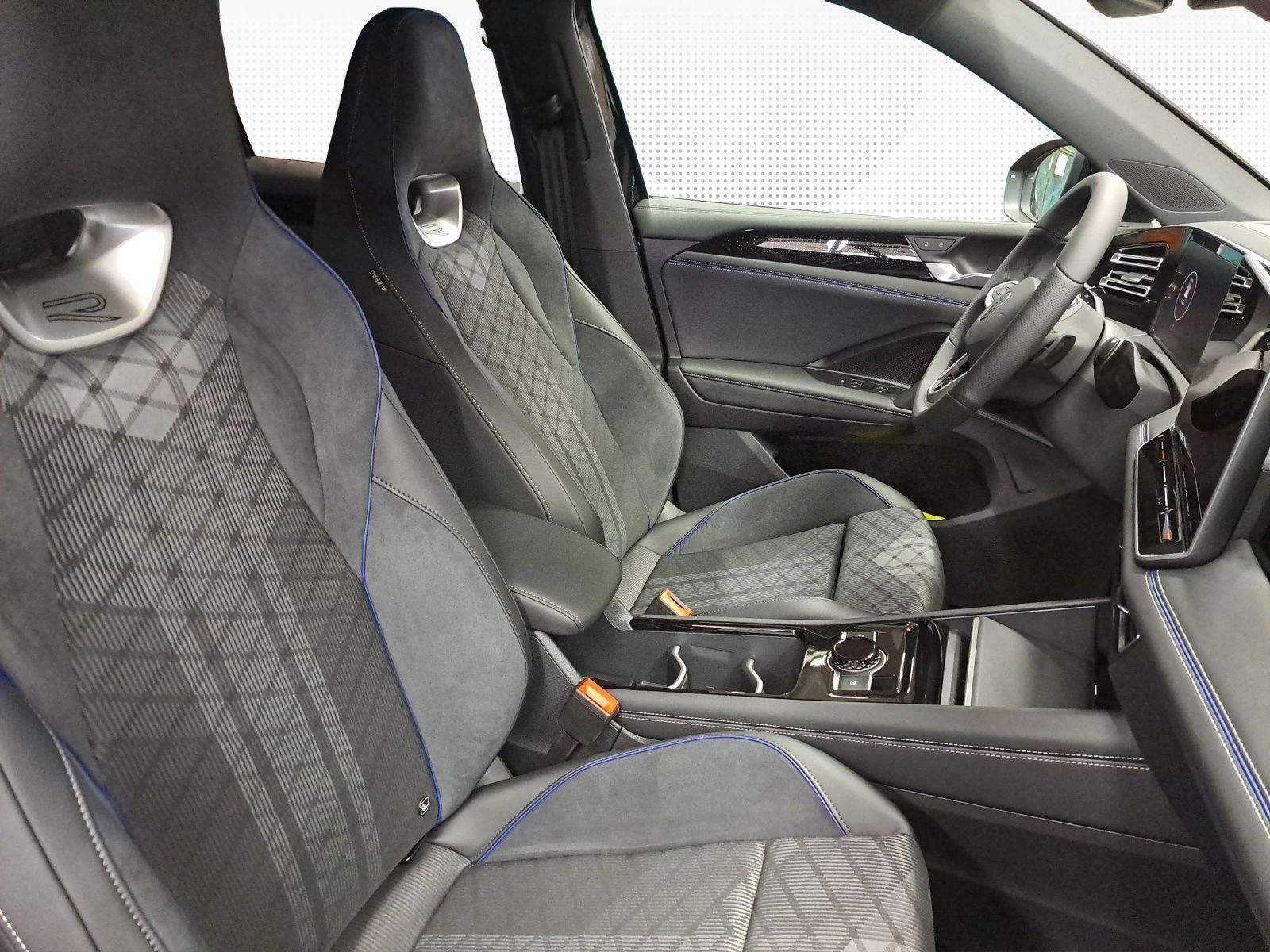 VW Tiguan 2.0 TDI R-LINE IQ.LIGHT BLACK STYLE 360 | Mobile.bg � ����������� 11