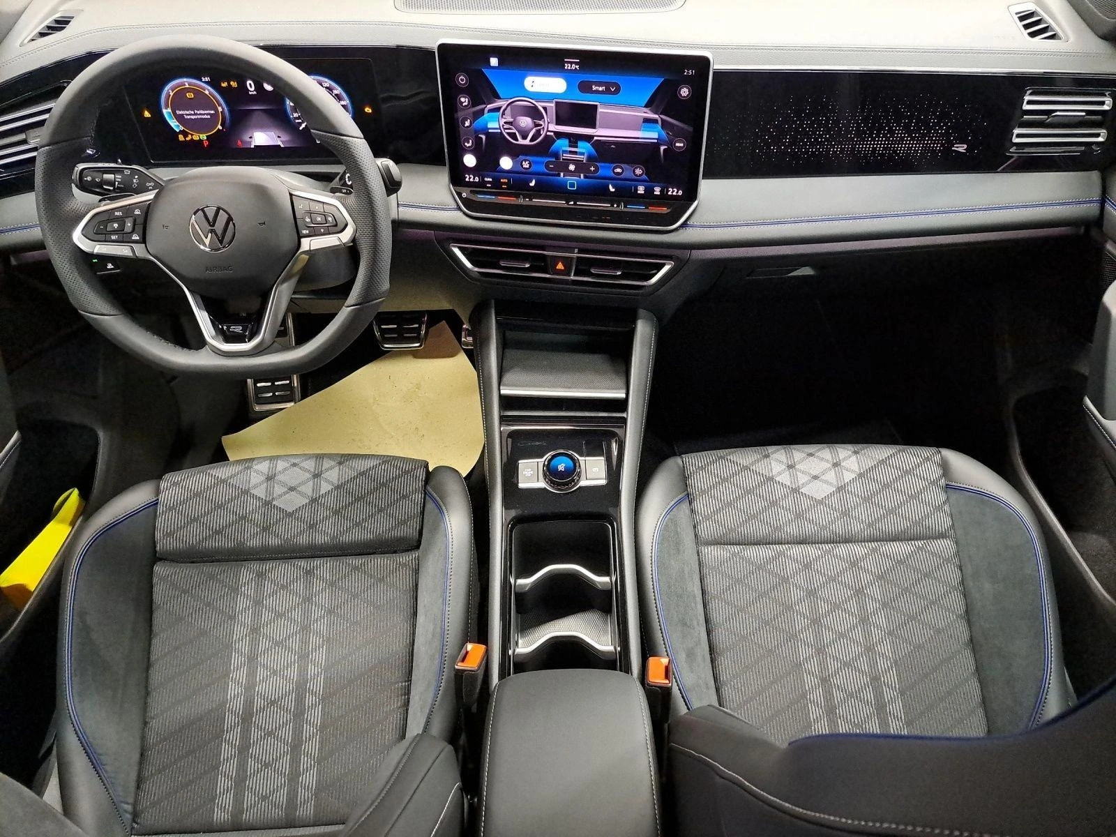 VW Tiguan 2.0 TDI R-LINE IQ.LIGHT BLACK STYLE 360 - изображение 10