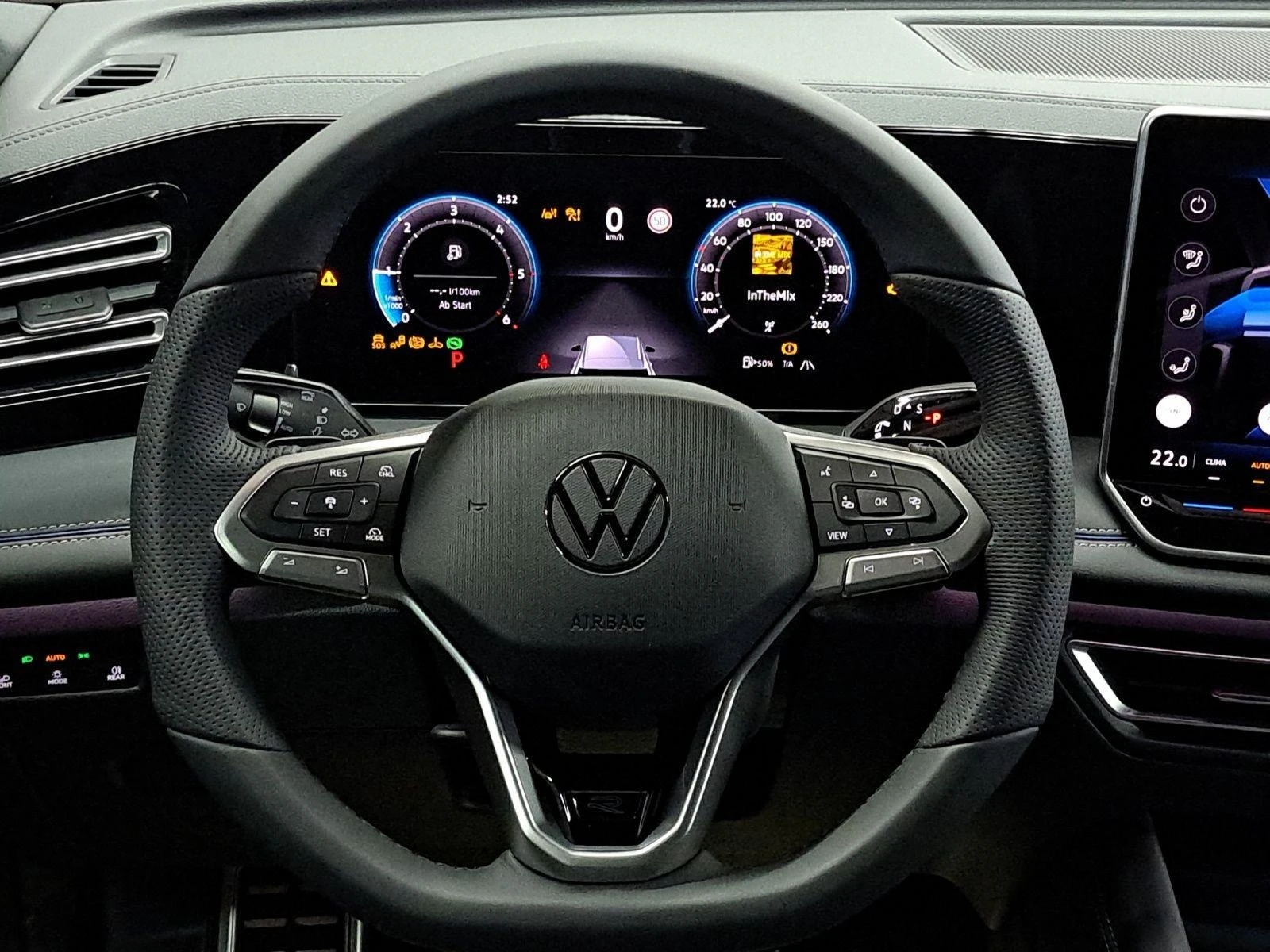 VW Tiguan 2.0 TDI R-LINE IQ.LIGHT BLACK STYLE 360 - изображение 7