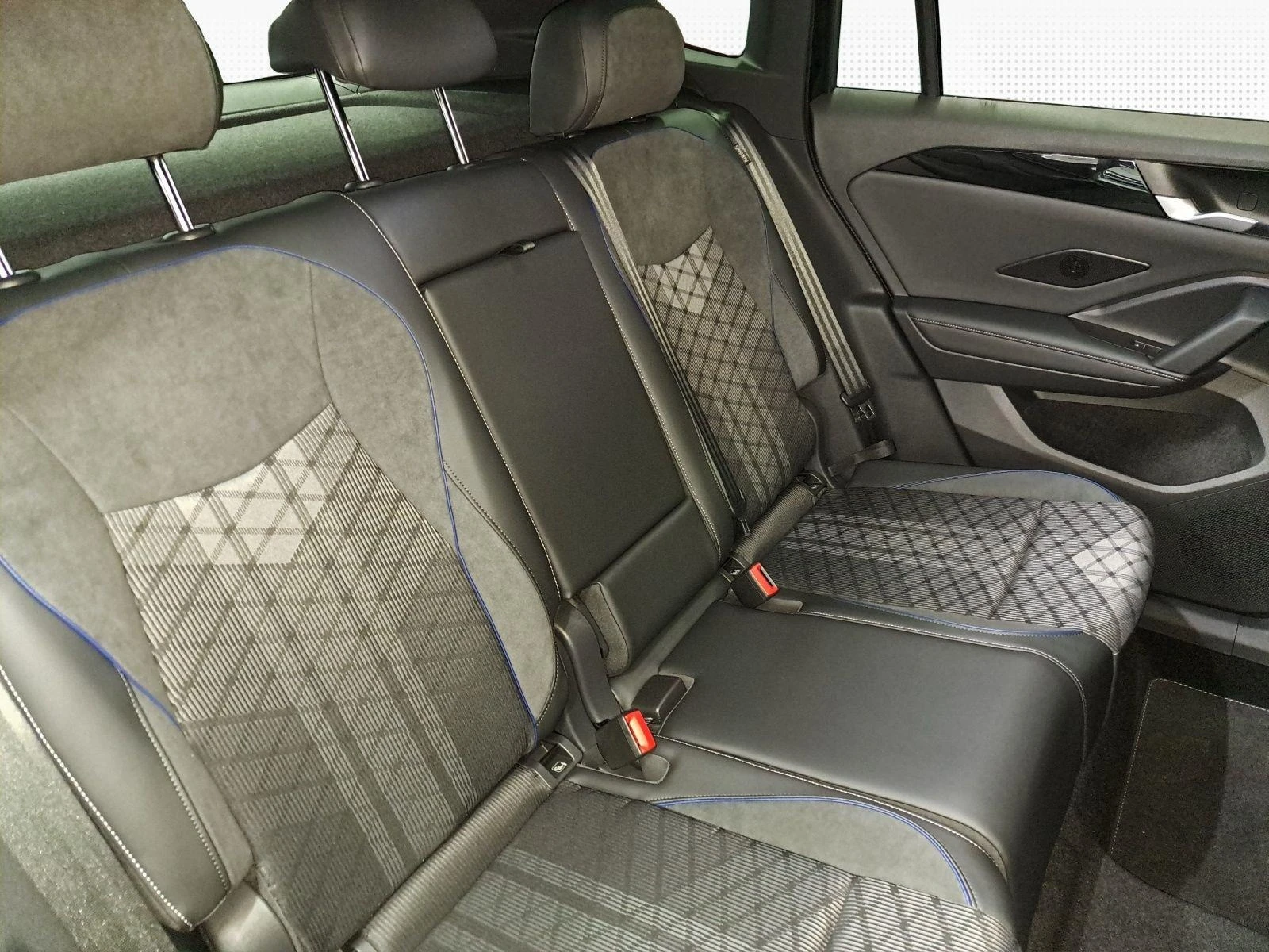 VW Tiguan 2.0 TDI R-LINE IQ.LIGHT BLACK STYLE 360 | Mobile.bg � ����������� 12