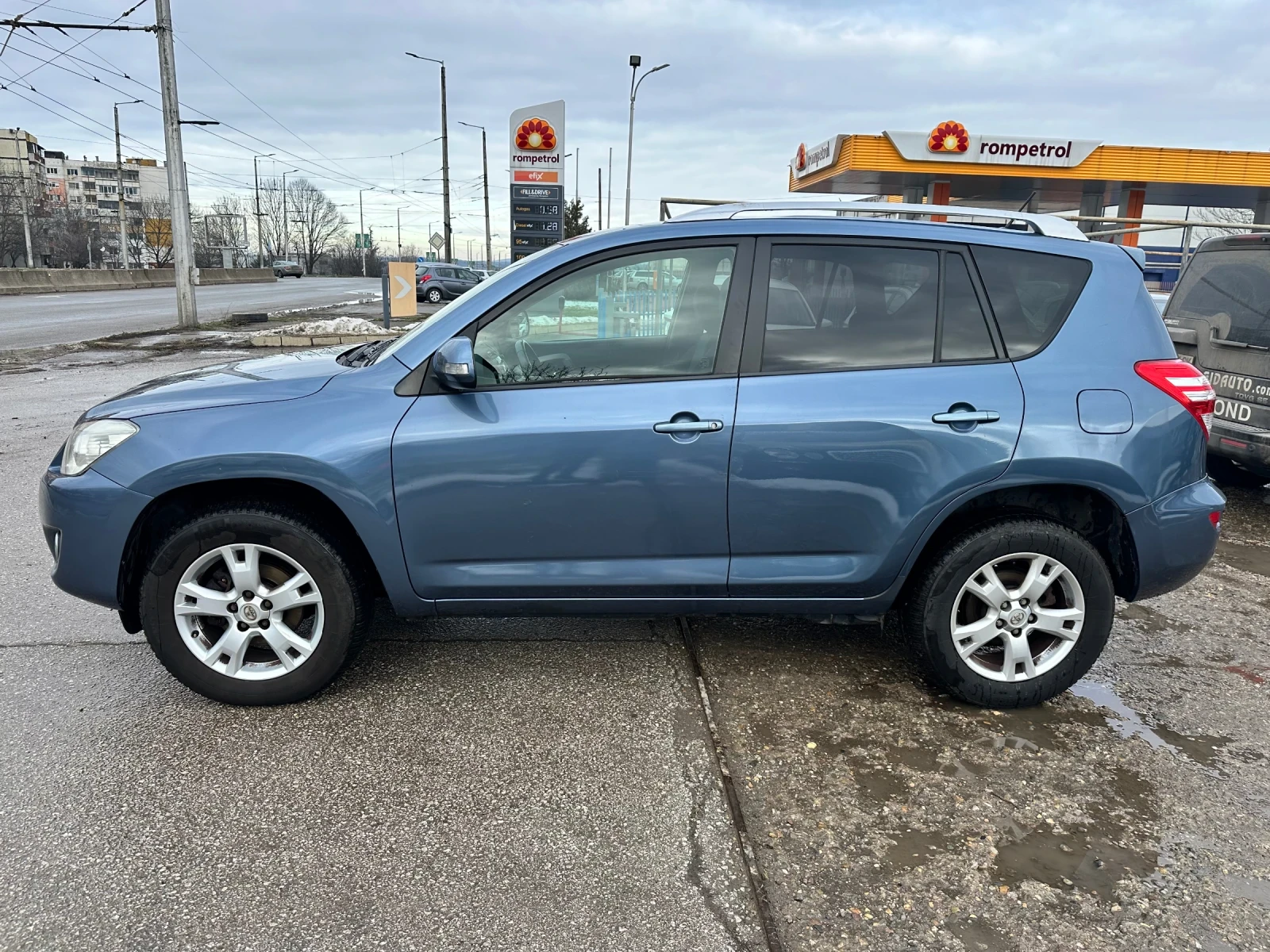 Toyota Rav4  - изображение 8