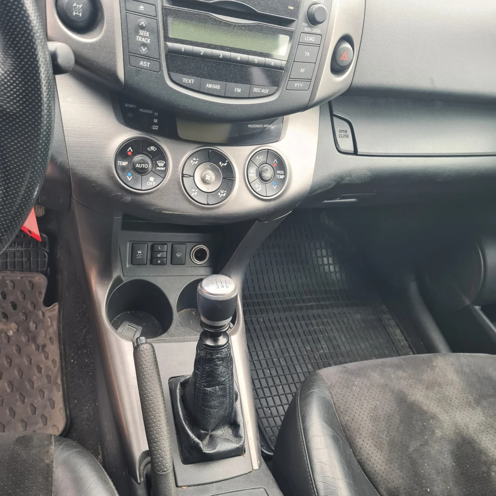 Toyota Rav4, снимка 12 - Автомобили и джипове - 53727877