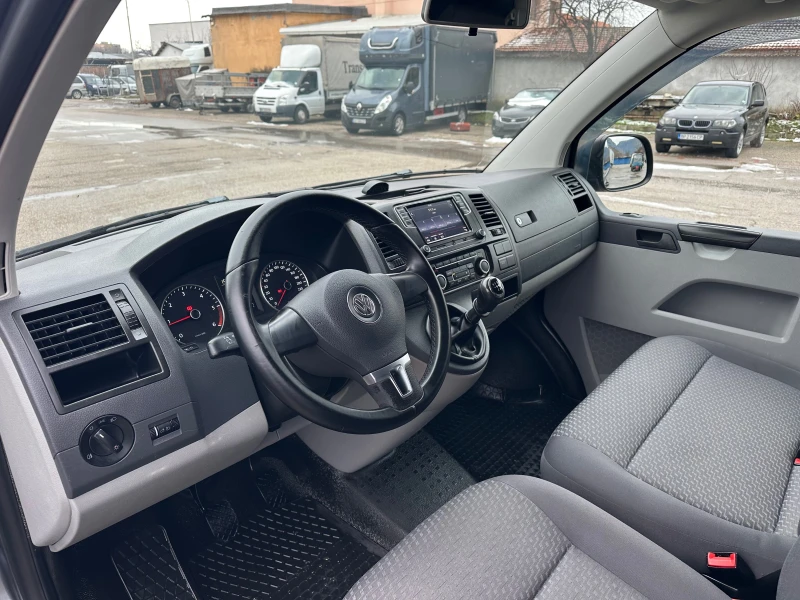 VW Caravelle 2.0TDI 4x4 Кемпер Италия, снимка 9 - Бусове и автобуси - 53101618