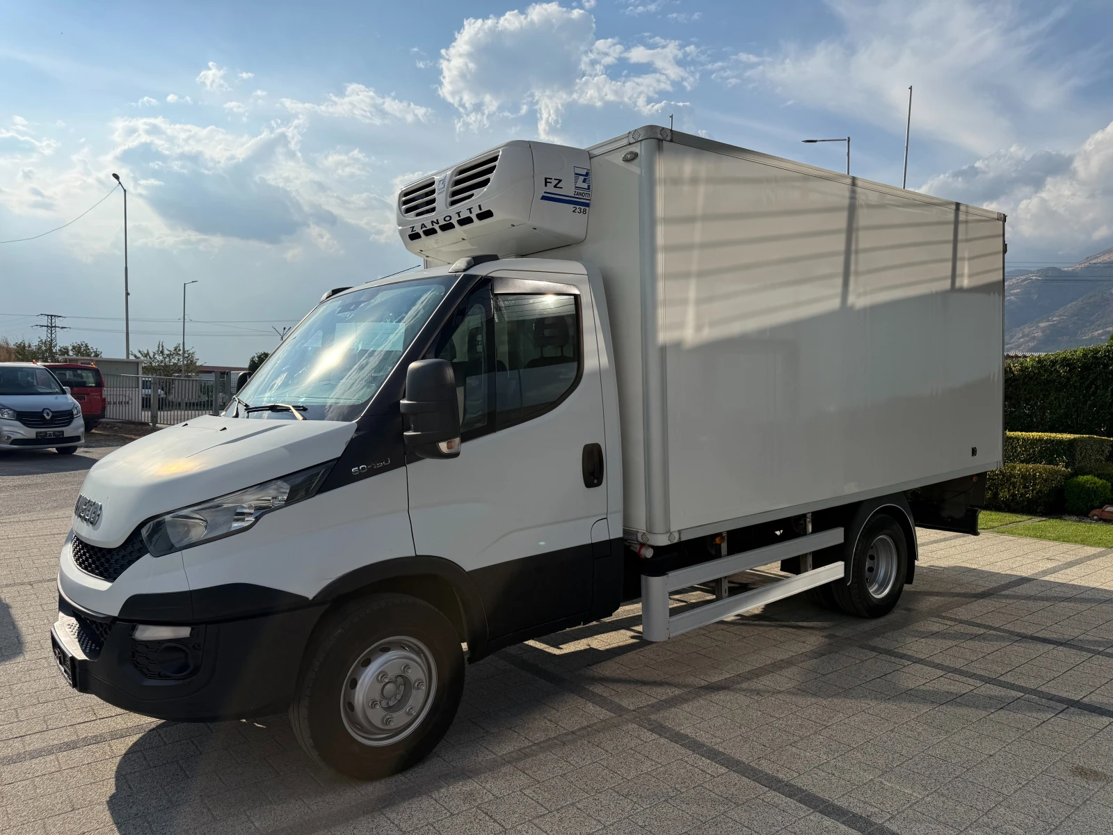 Iveco Daily 60C15 3.0HPI Хладилен + ток 4.10м.  Euro 5B , снимка 4 - Бусове и автобуси - 56166378