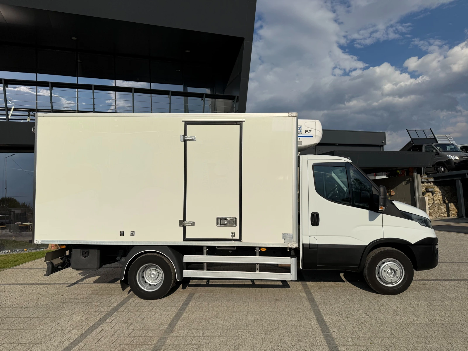 Iveco Daily 60C15 3.0HPI Хладилен + ток 4.10м.  Euro 5B , снимка 9 - Бусове и автобуси - 56166378