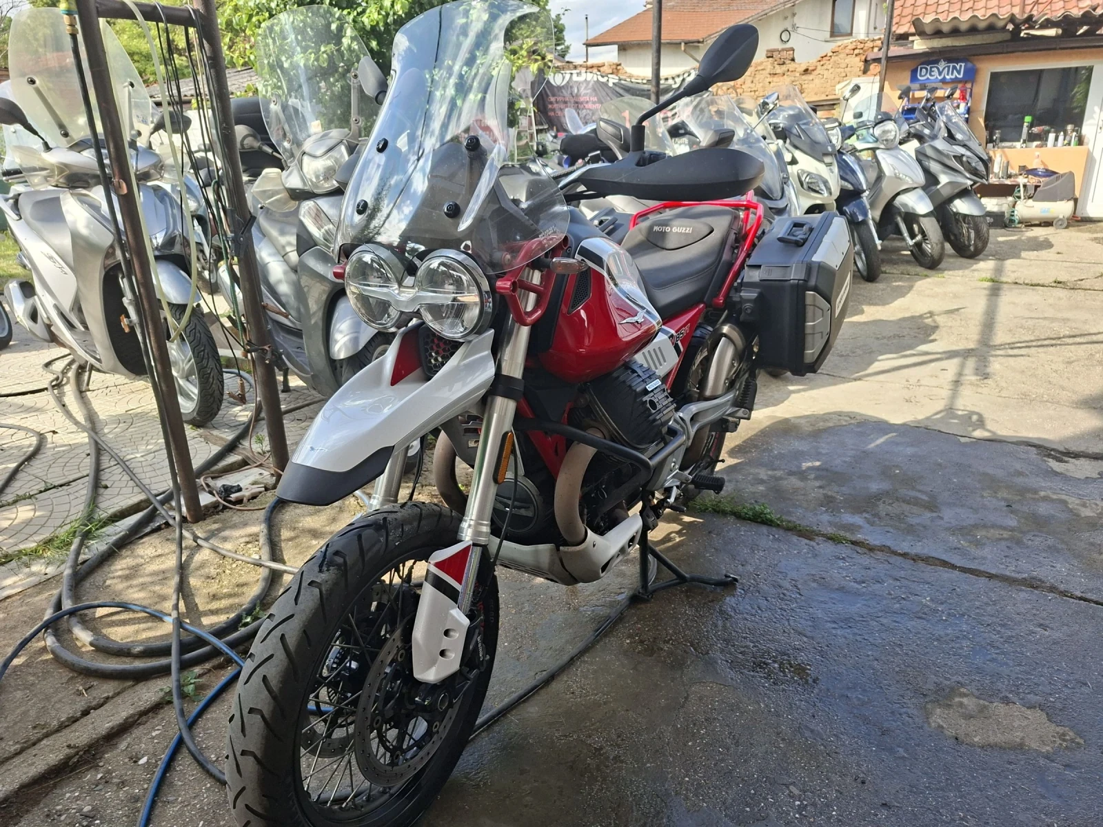 Moto Guzzi V V850TT  TRAVEL