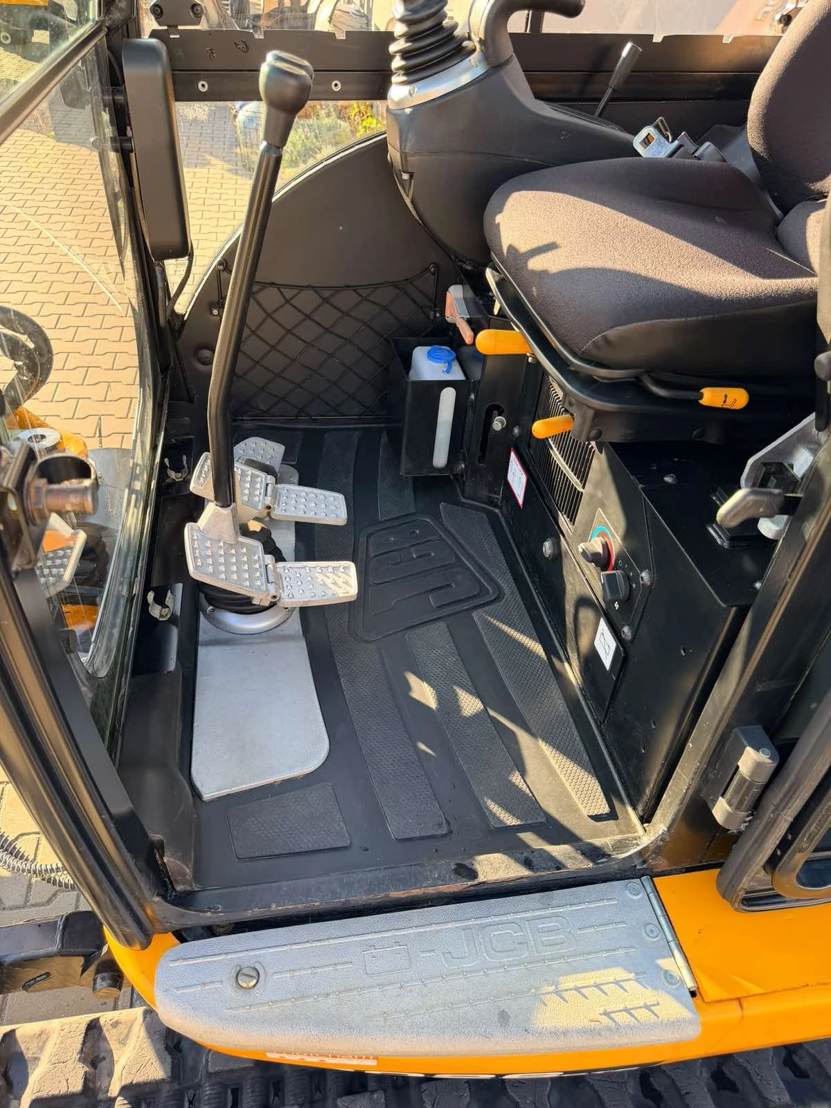 Багер JCB JCB8026CTS, снимка 11 - Индустриална техника - 56416130