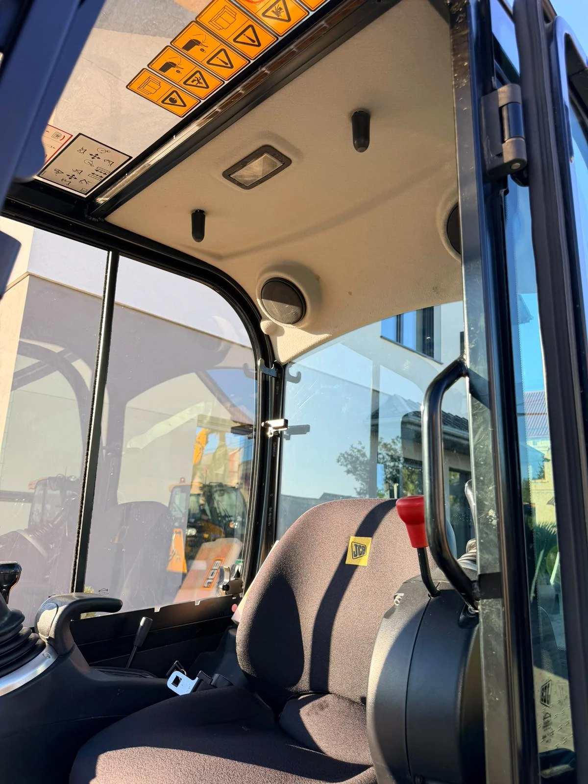 Багер JCB JCB8026CTS, снимка 10 - Индустриална техника - 56416130