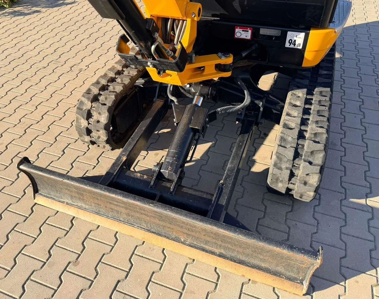 Багер JCB JCB8026CTS, снимка 9 - Индустриална техника - 56416130