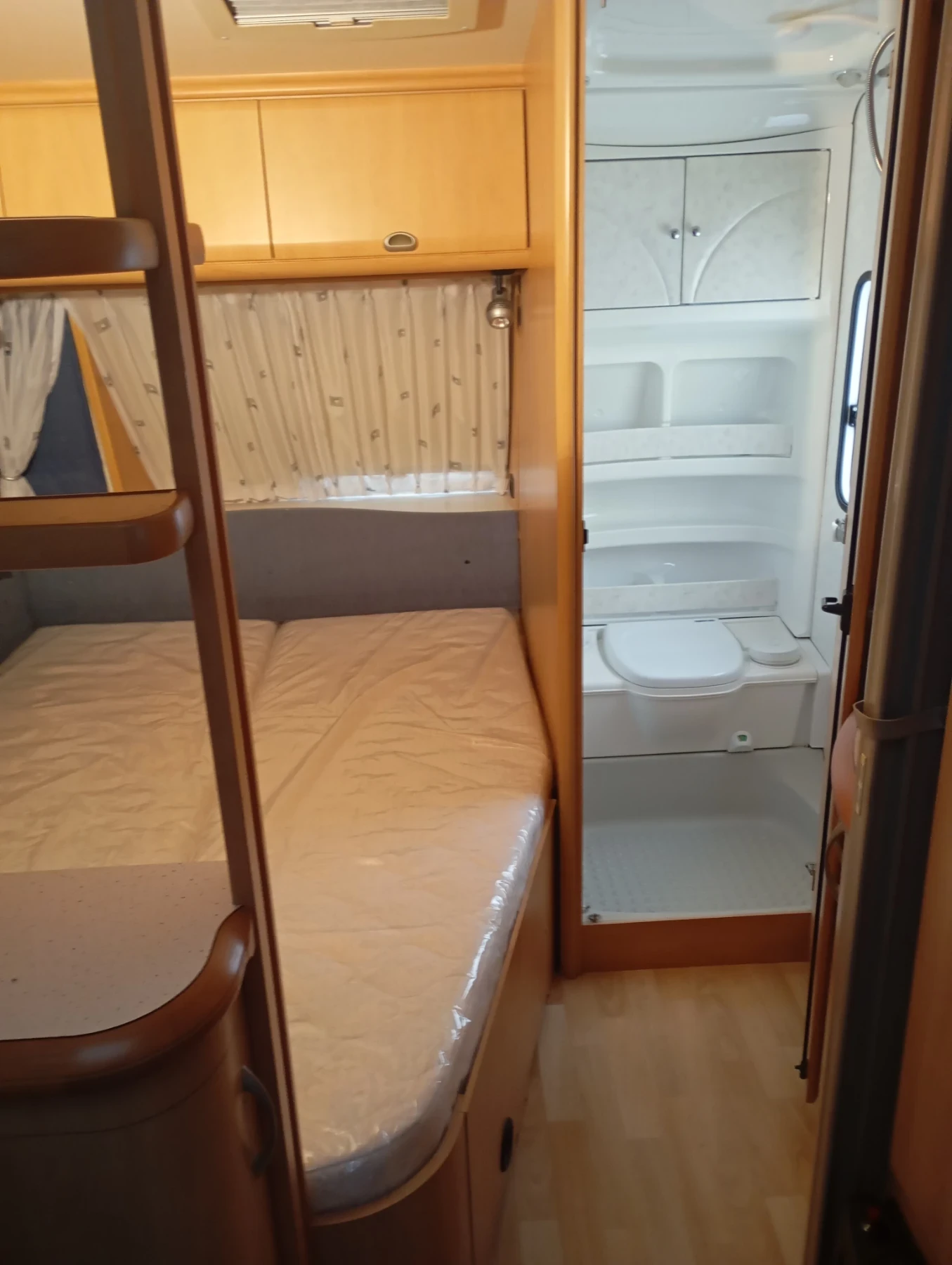 Каравана Hobby De Luxe Easy 460 UFE, снимка 5 - Каравани и кемпери - 55092891