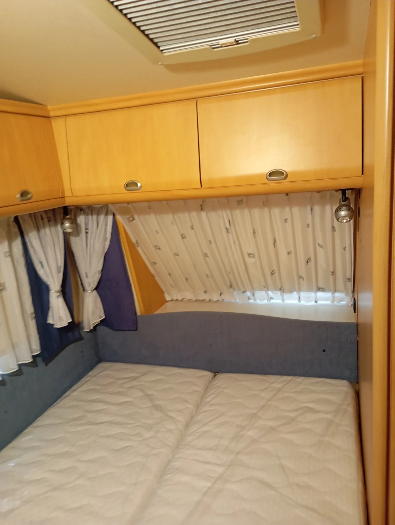 Каравана Hobby De Luxe Easy 460 UFE, снимка 7 - Каравани и кемпери - 55092891