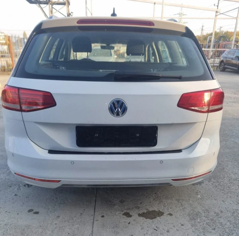 VW Passat, снимка 5 - Автомобили и джипове - 48281658