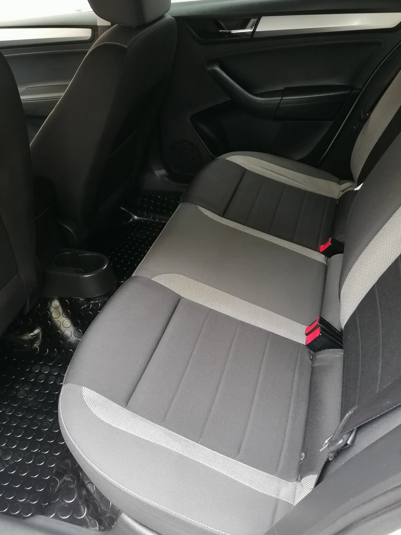 Skoda Rapid 1.6TDI EURO6 115 k.c., снимка 13 - Автомобили и джипове - 52495651