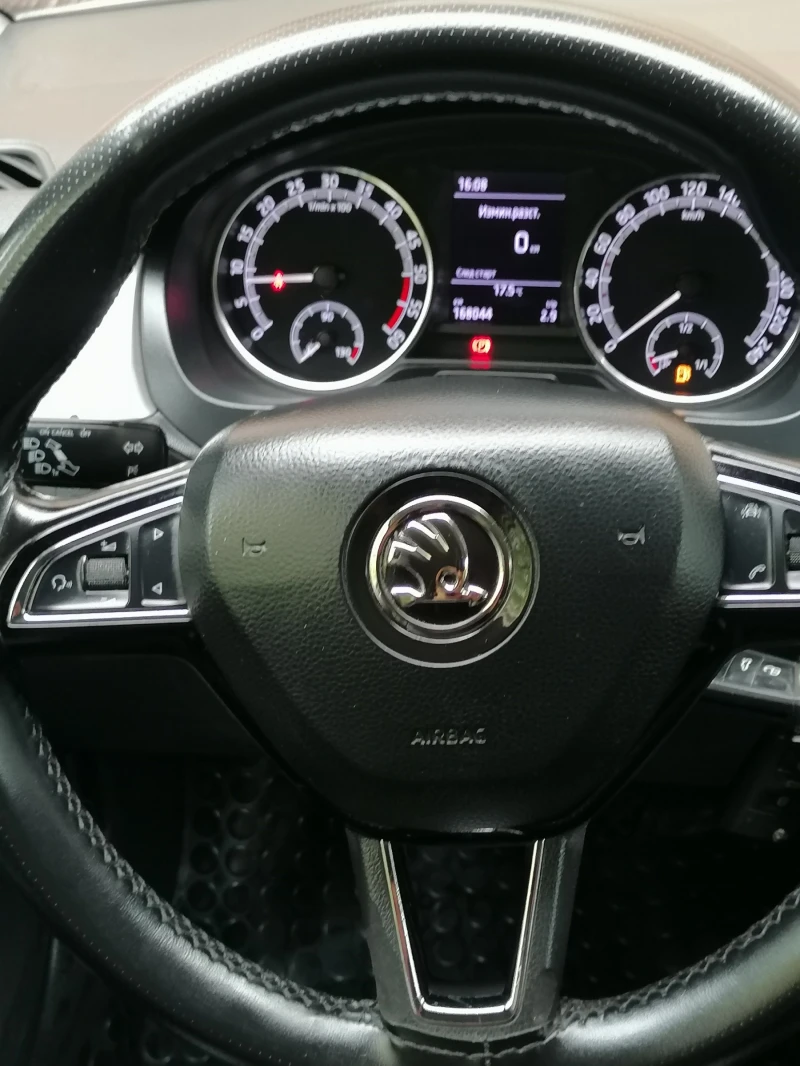 Skoda Rapid 1.6TDI EURO6 115 k.c., снимка 16 - Автомобили и джипове - 52495651