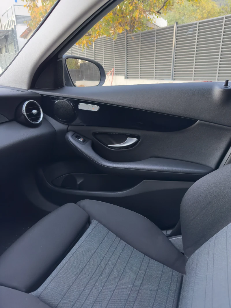Mercedes-Benz C 200 Distronic/ Подгрев/ AMG, снимка 8 - Автомобили и джипове - 52980155