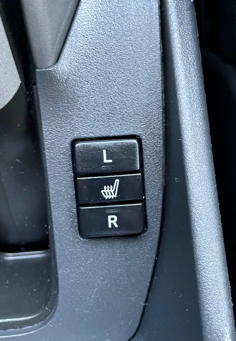 Toyota Auris 1.6 VVT-I бензин, снимка 12 - Автомобили и джипове - 53112289