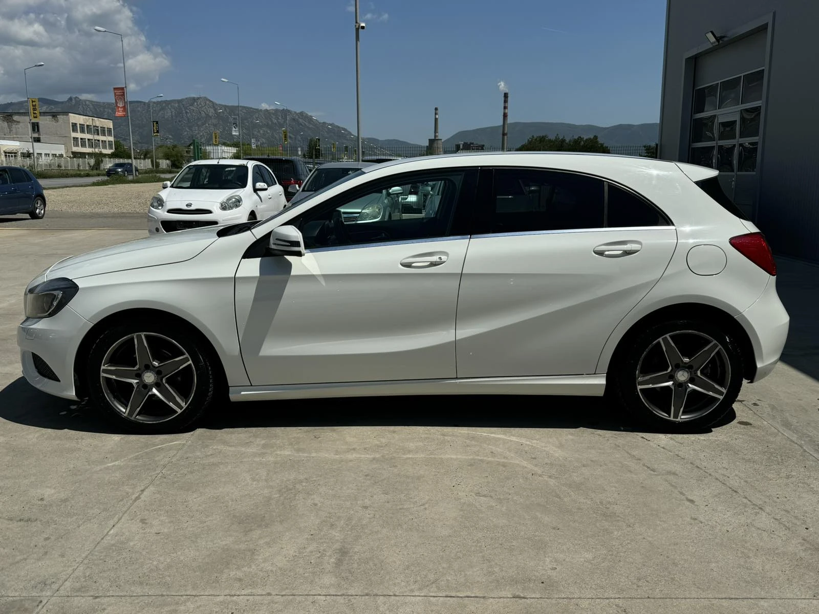 Mercedes-Benz A 180 d* 1.8* 110ps* AMG Line* НАВИ* 6ск* Паркт*  - изображение 2